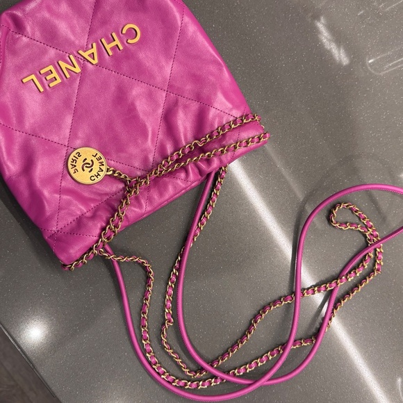 Chanel 22 Mini - Picture 5 of 10